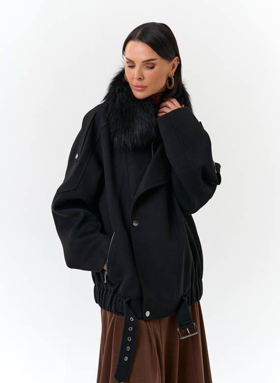 Женское укороченное пальто с отделкой из меха лисы
