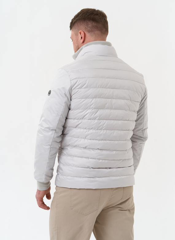 Мужская куртка серого цвета