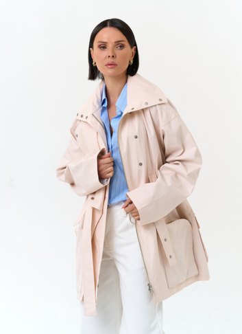 Женский светлый плащ с поясом