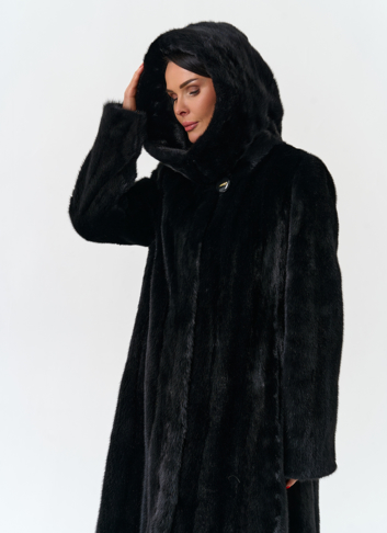Шуба из меха норки с капюшоном