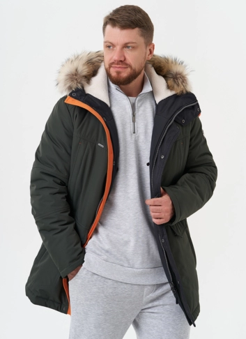 Пуховик с отделкой из меха енота