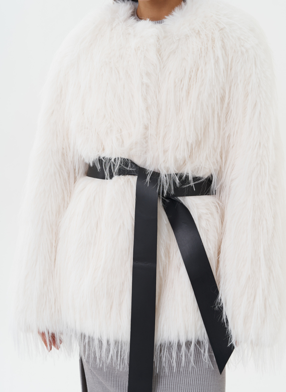 Короткая шуба под эко страуса