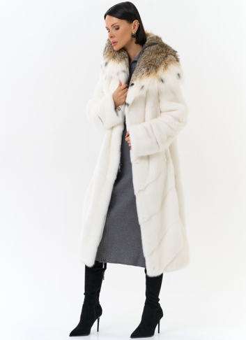 Белая шуба из норки с рысью