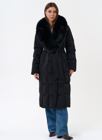 Женский пуховик с воротником из меха песца в черном цвете