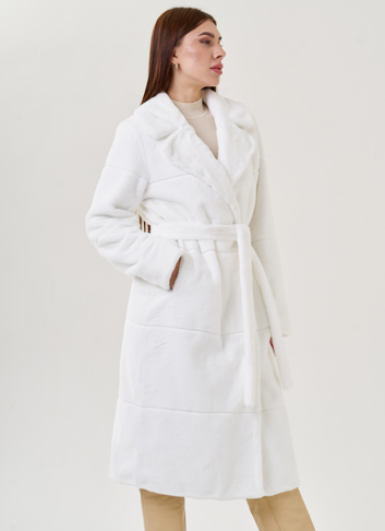 Белое пальто из эко меха